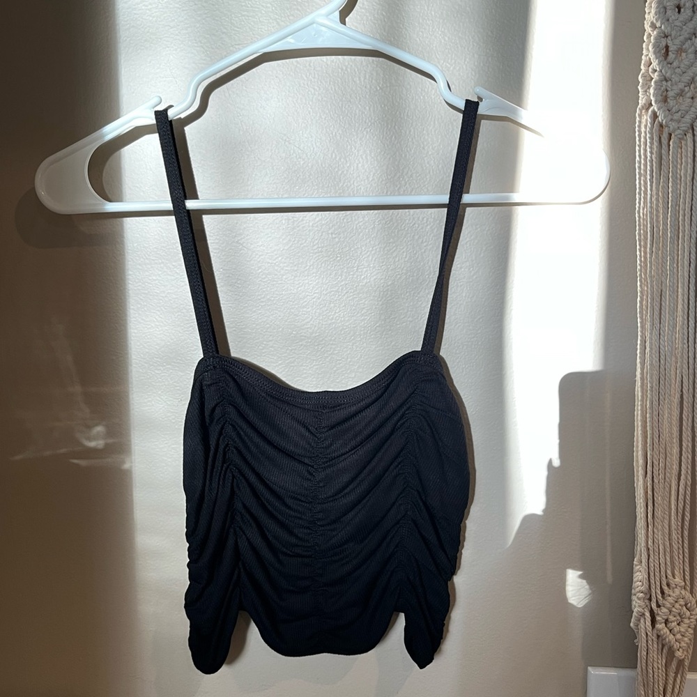 Black crop tank top rouched